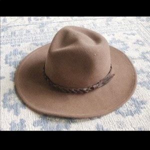 Felt hat